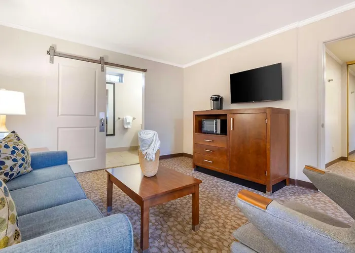 Best Western Plus Beach View Lodge Carlsbad